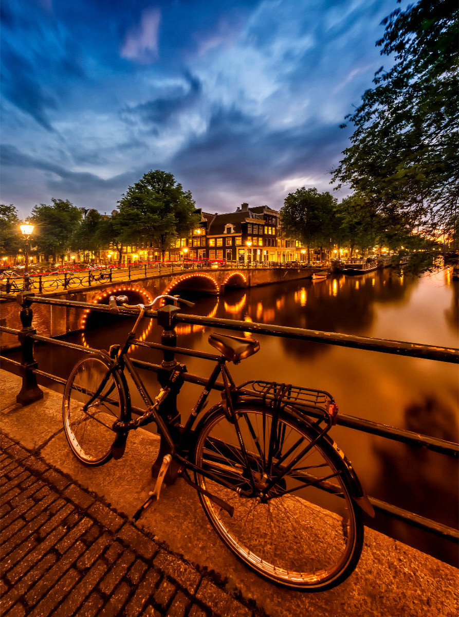 AMSTERDAM Abendimpression von der Brouwersgracht