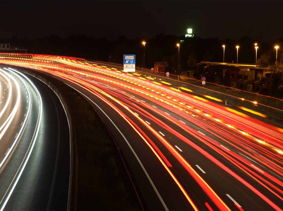 Autobahn in der Nacht