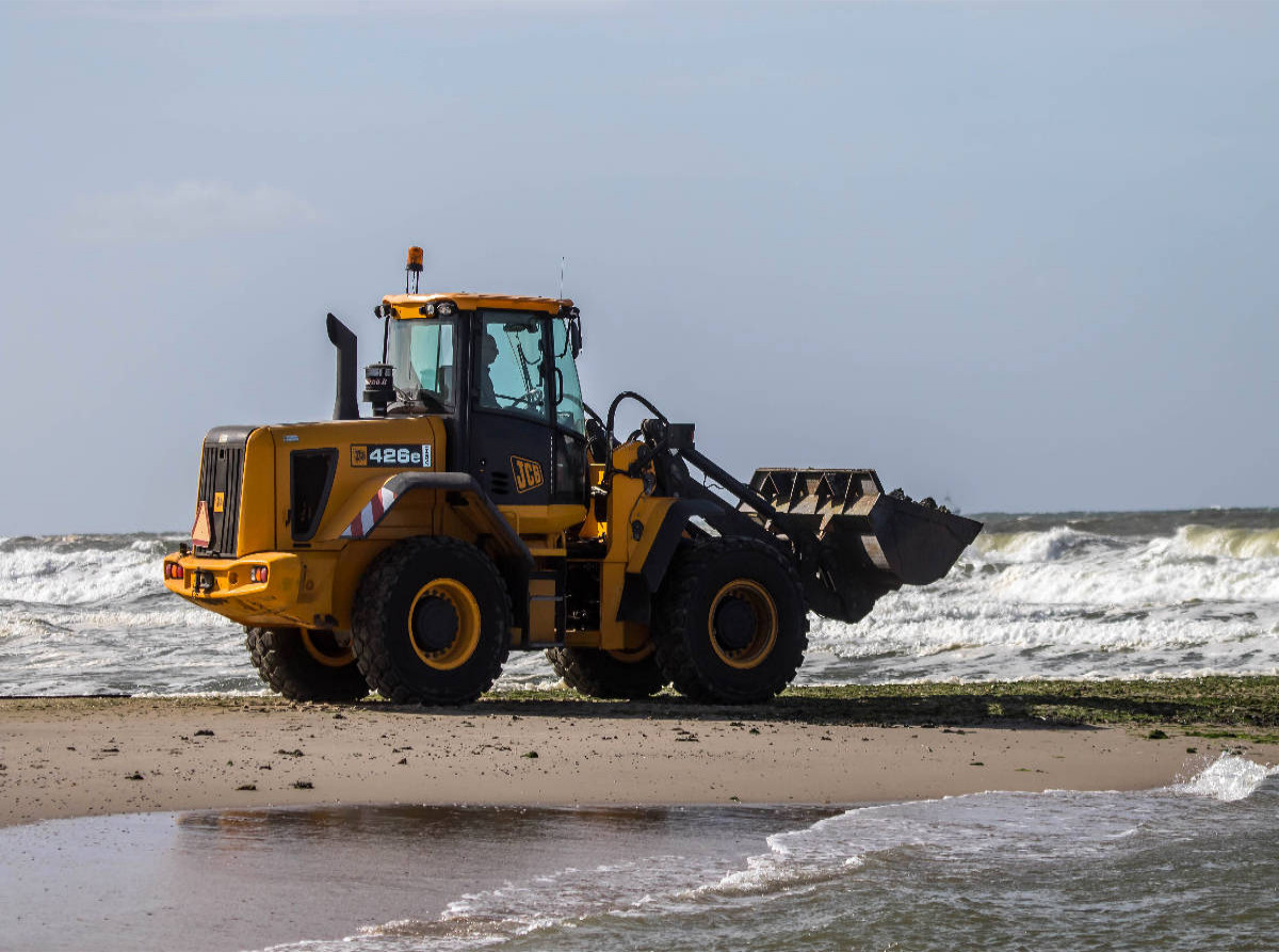 Bagger am Strand