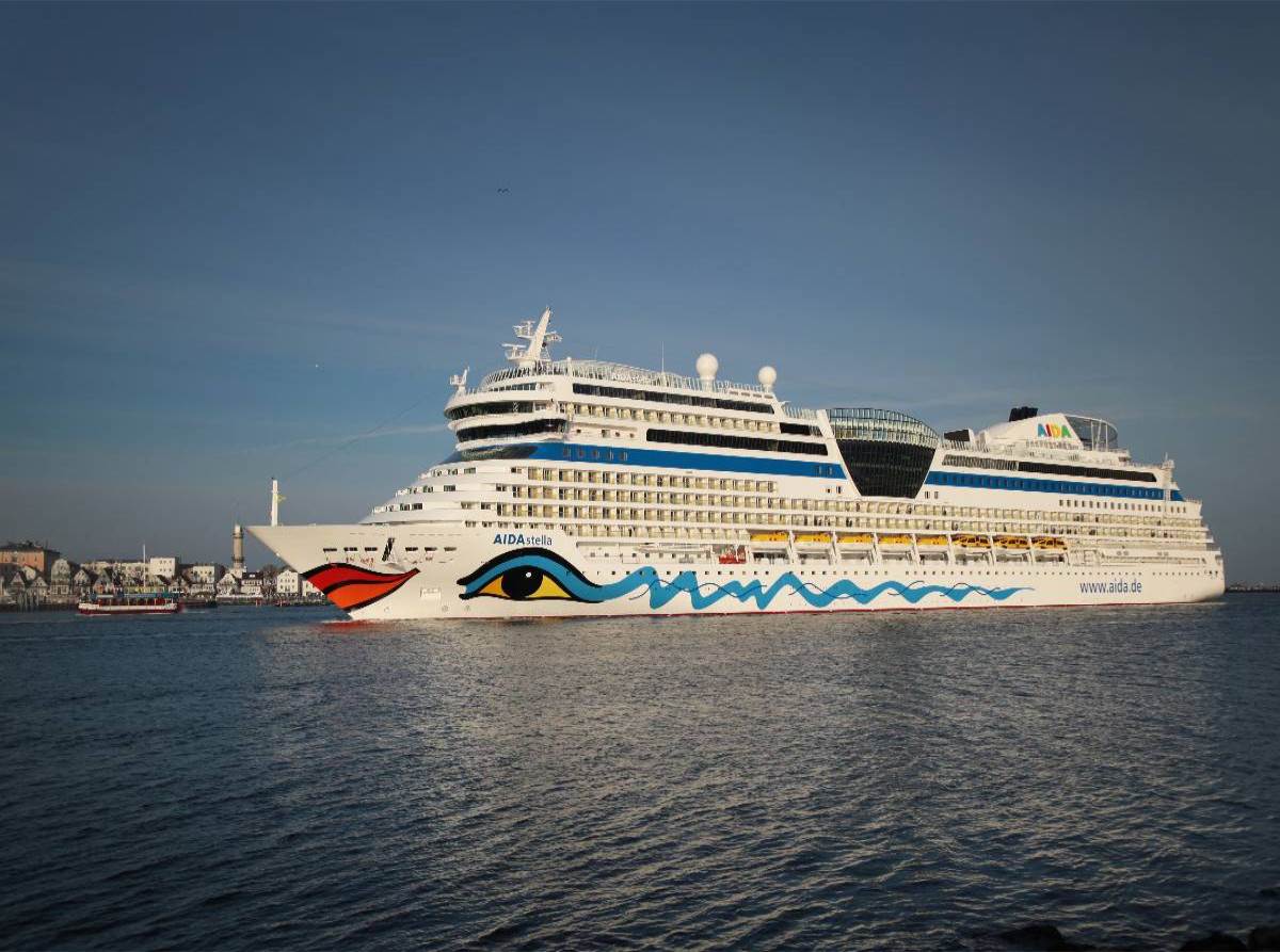 Aida Stella in der Hafeneinfahrt
