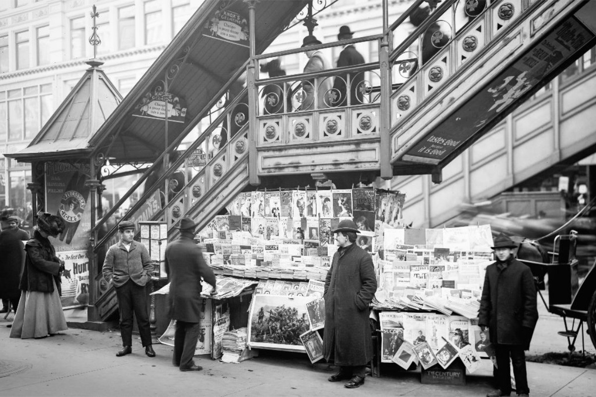 Historic New York: Characteristic sidewalk newsstand, Manhattan, 1902