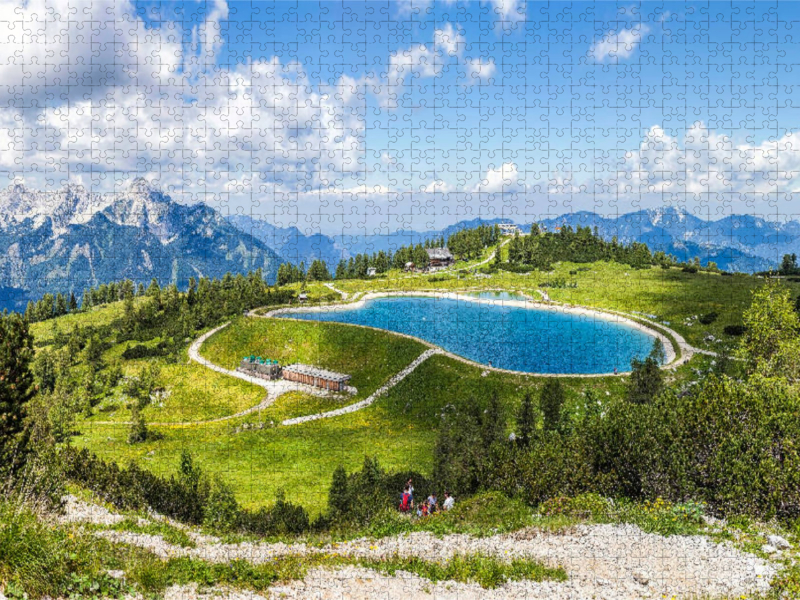 Beeindruckende Landschaft des Totengebirges und dem Speichersee auf der Höss in Hinterstoder