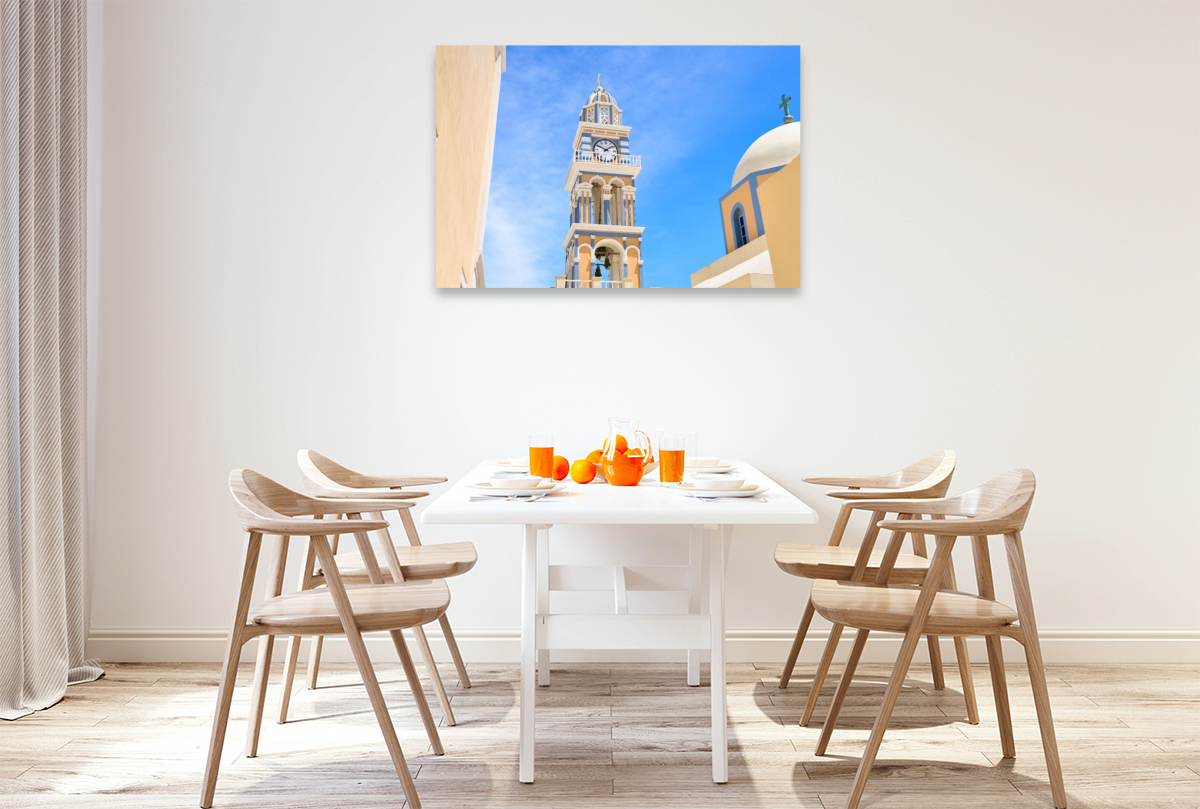 Glockenturm der Kathedrale in Fira