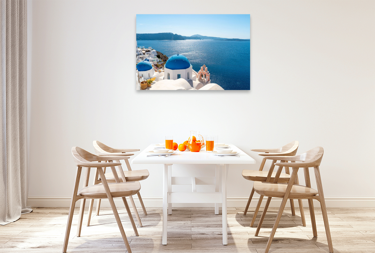 Blaue Kuppeln in Oia auf Santorini