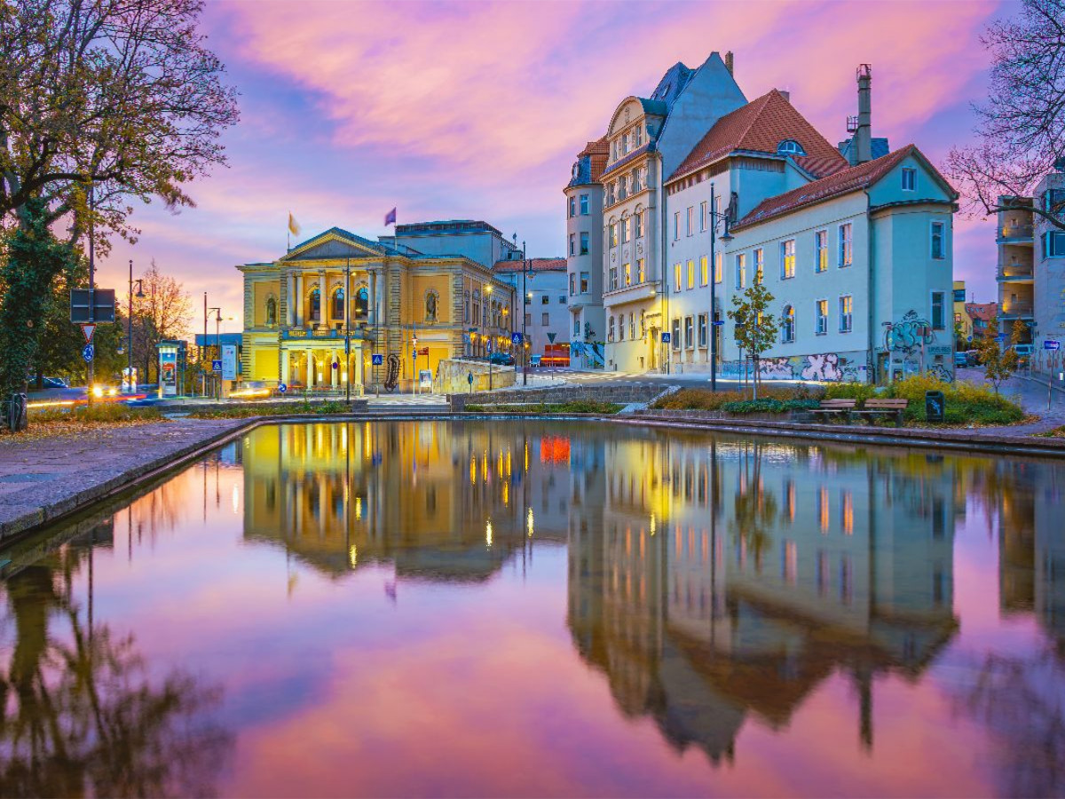 Joliot-Curie-Platz und Oper Halle