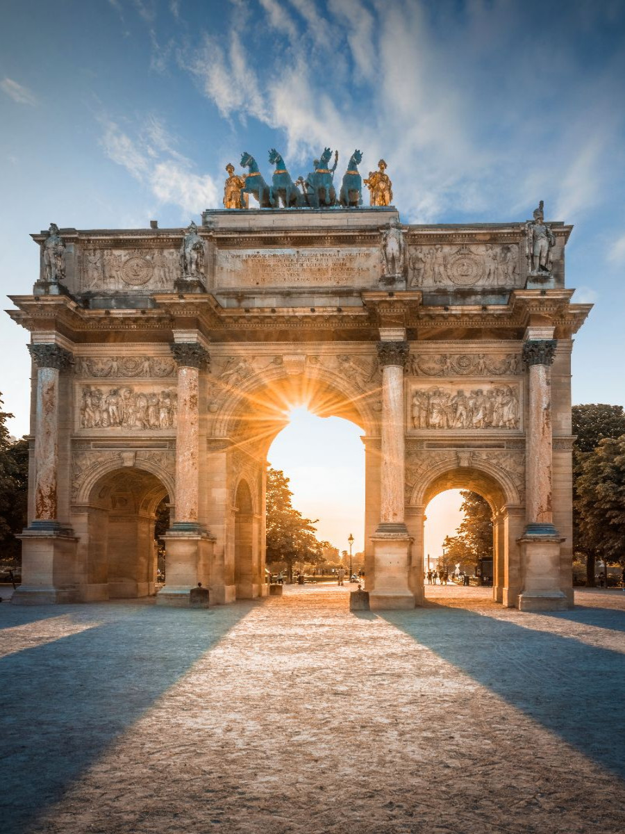 Carrousel Arc de Triomphe vor dem Musée du Louvre, Paris