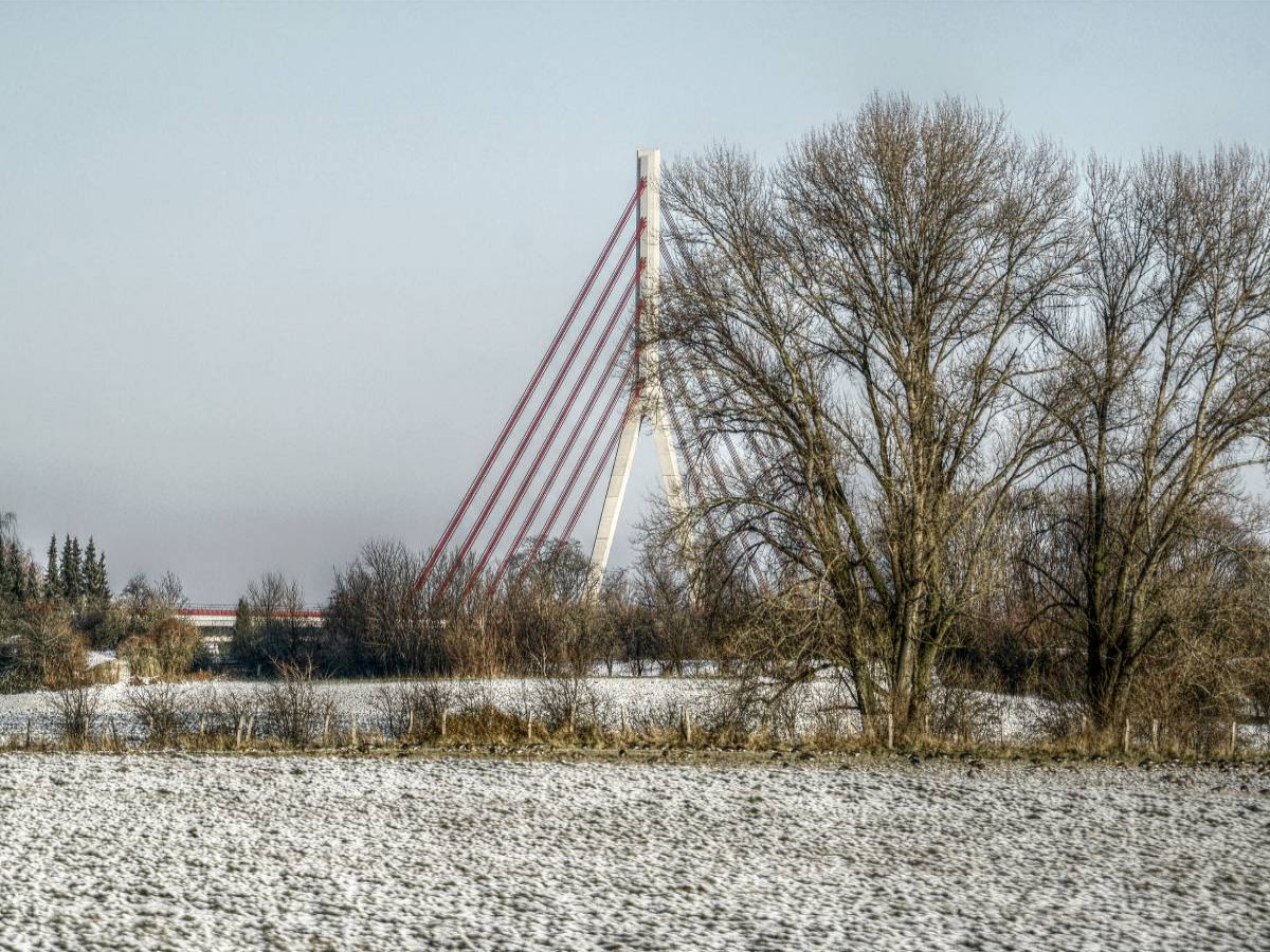 Rheinbrücke im Winter