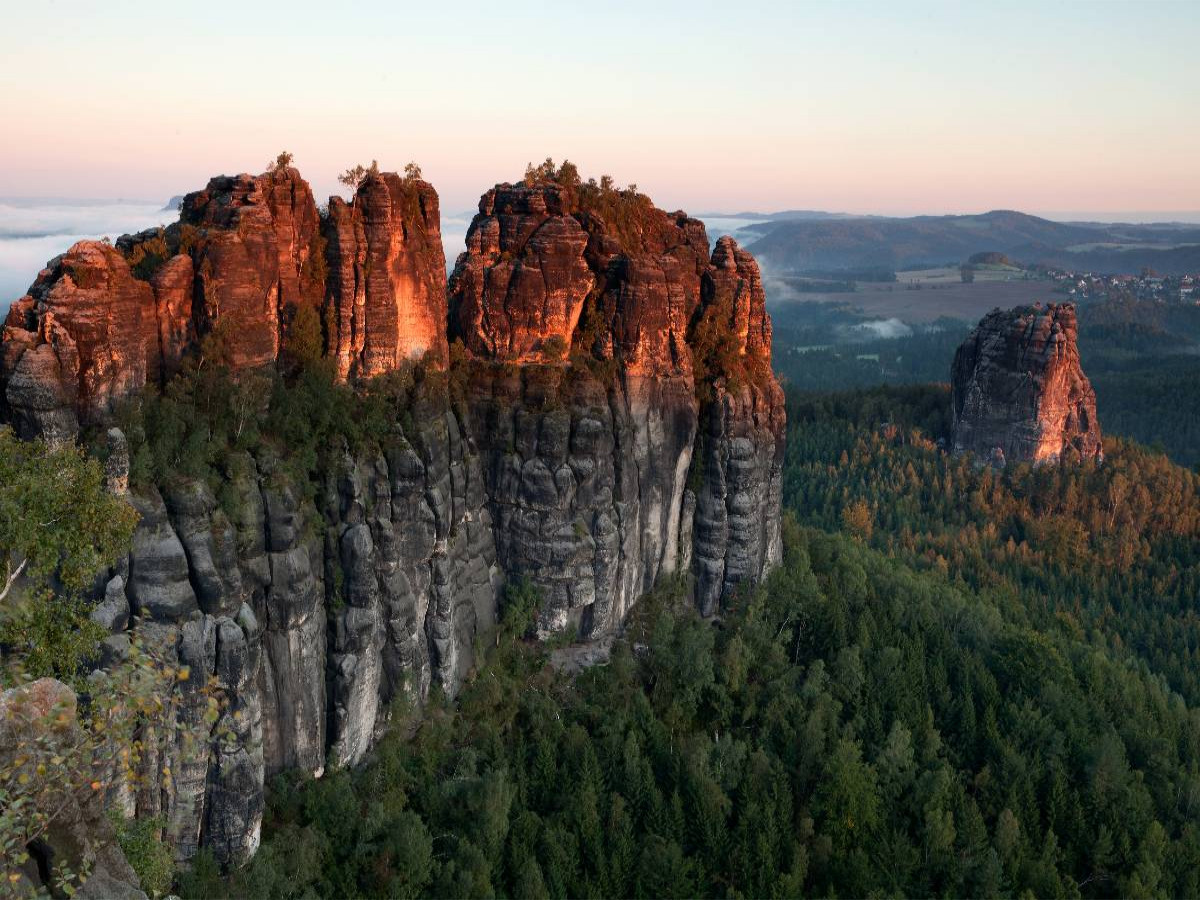 Schrammsteine im ersten Licht