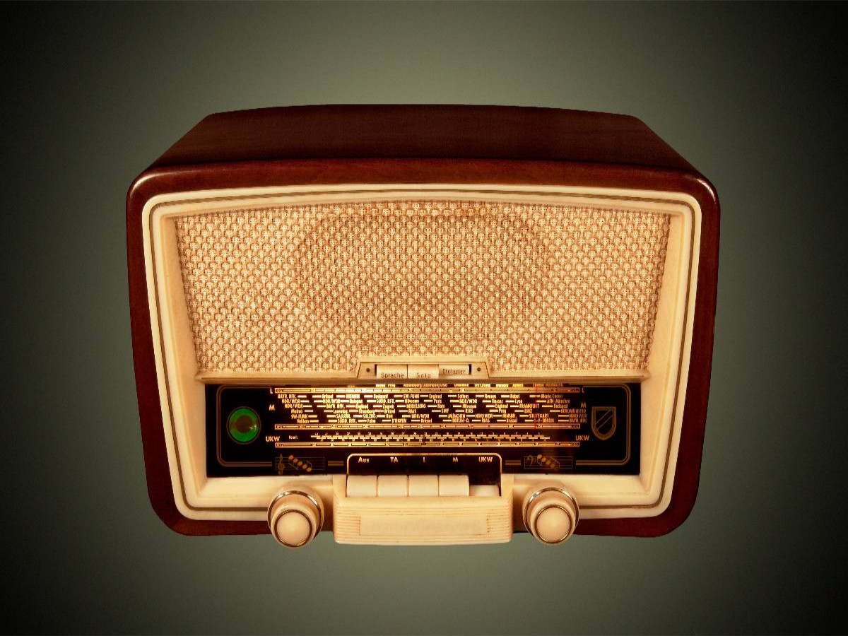 Ein Motiv aus dem Kalender Dampfradios - Antike Radios mit Patina