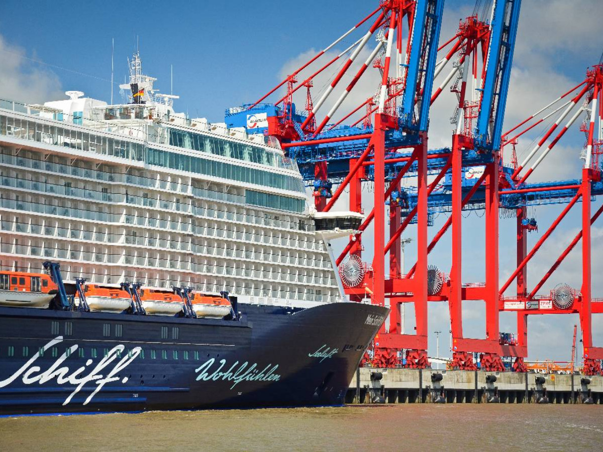 Kreuzfahrtschiff MEIN SCHIFF 3 an der Kaje