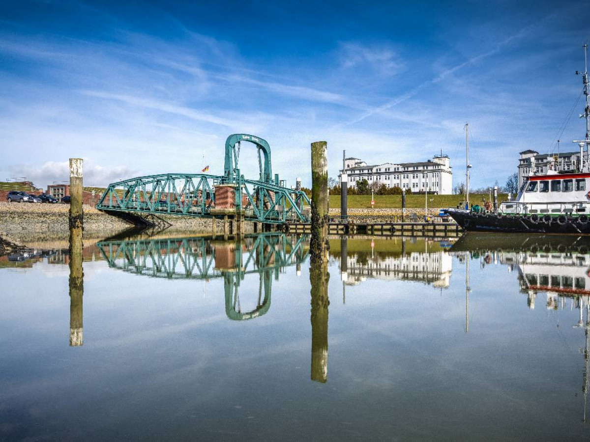 Spiegelung im Nassauhafen