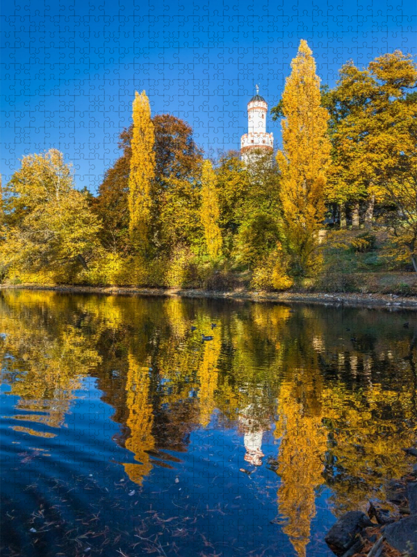 Schlosspark von Bad Homburg mit weißem Turm, Hessen