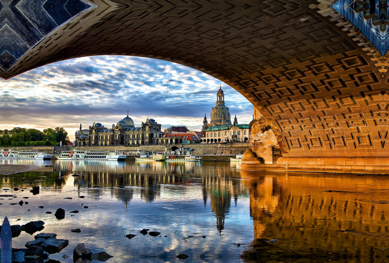 Unter der Augustusbrücke