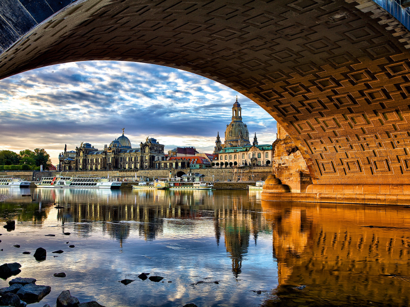 Unter der Augustusbrücke