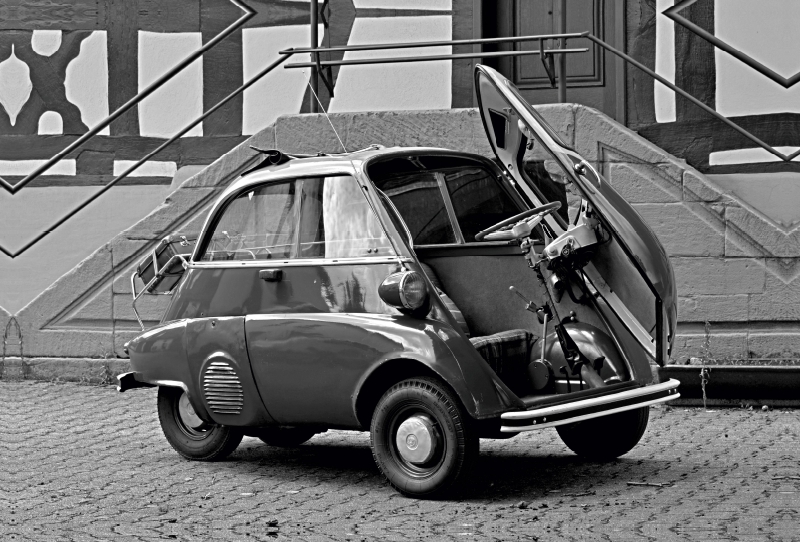 Ein Motiv aus dem Kalender BMW Isetta 300 in schwarzweiß