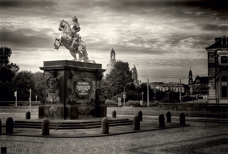 Denkmal 'Goldener Reiter'