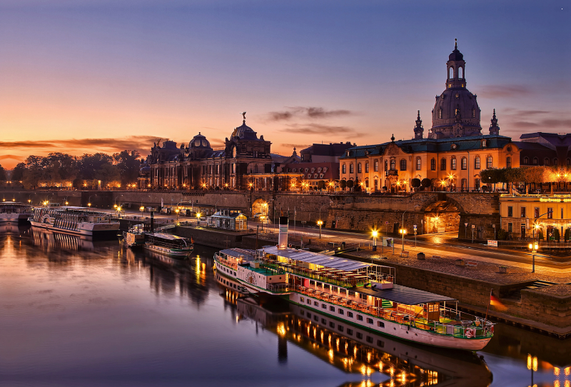 Auf der Augustusbrücke mit Blick zur Altstadt